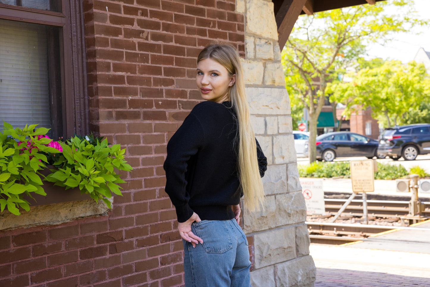 Sweater, Crewneck Black, Gunmetal Love