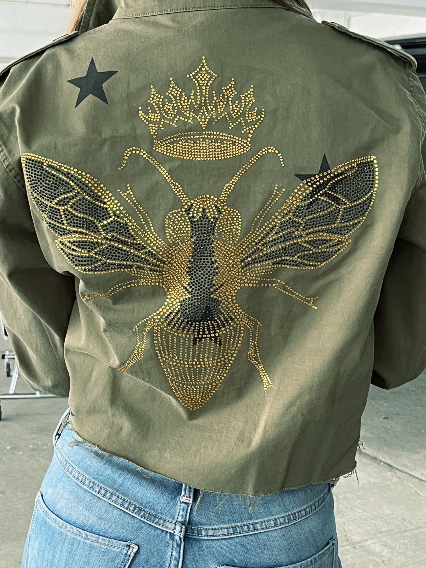 Shacket, Army Green Cropped, Gold Queen Bee